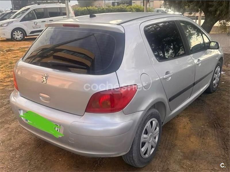 Usado Peugeot 307 90 CV (66 kW) 2002 Gris / plata Berlina