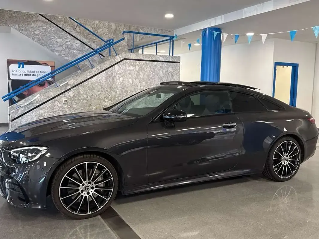 Usado Mercedes E350 306 CV (225 kW) 2021 Negro Berlina