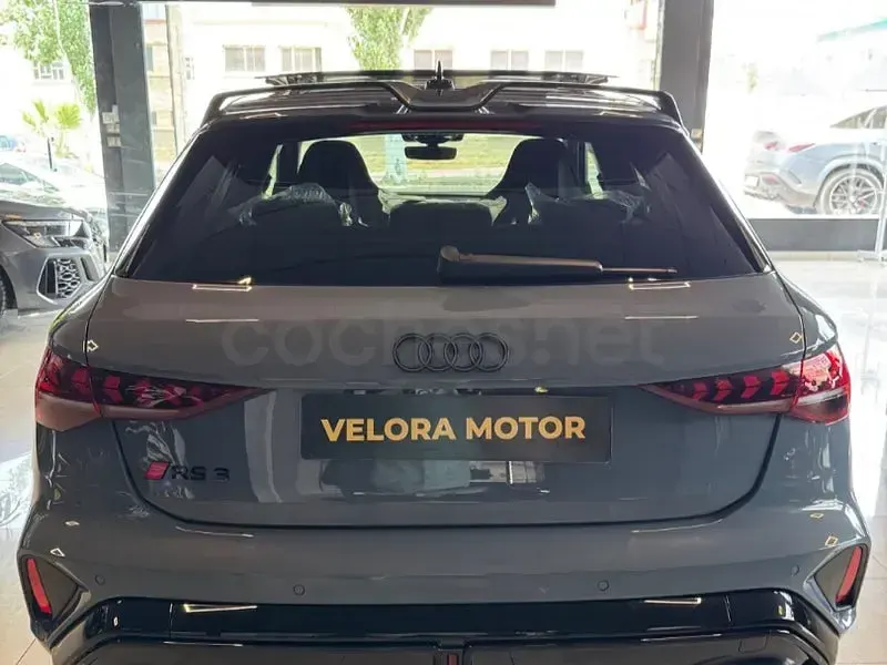 Nuevo Audi RS3 Sport 400 CV (294 kW) 2026 Gris / plata Berlina