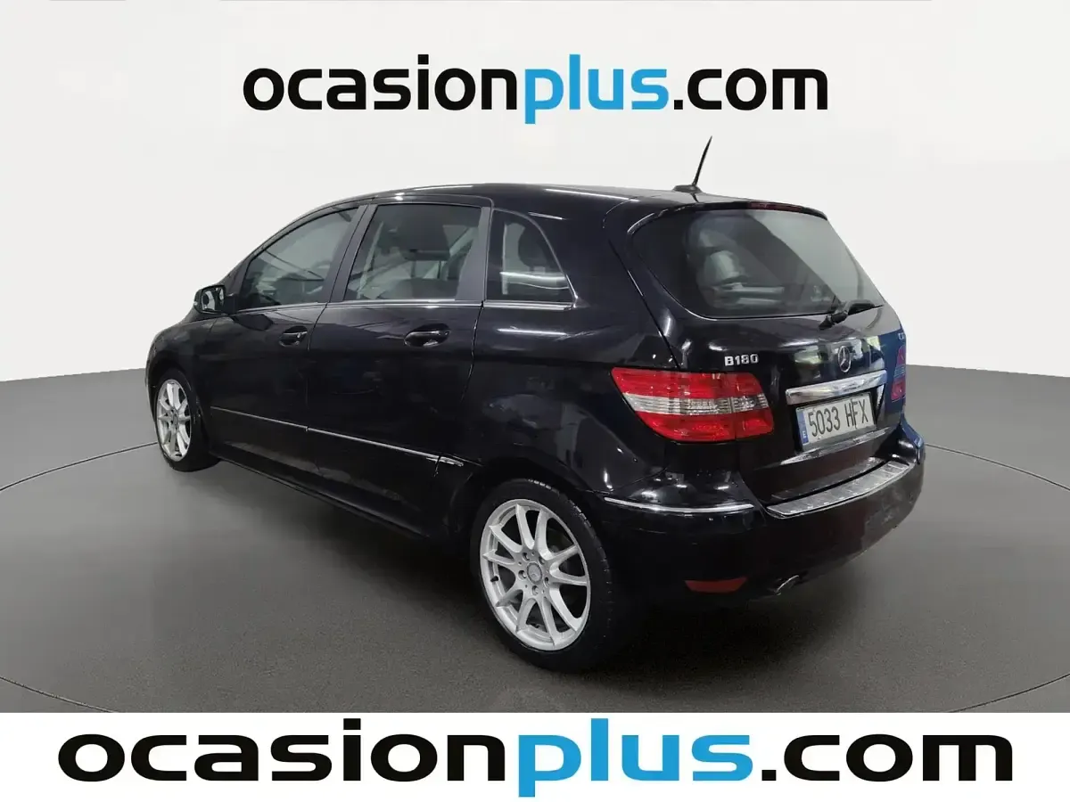 Käytetty Mercedes B180 109 HP (80 kW) 2011 Musta Tila-auto