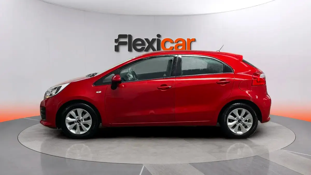 Usado Kia Rio 84 CV (61 kW) 2017 Rojo Berlina