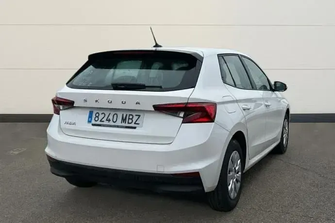 Usado Skoda Fabia Active 80 CV (58 kW) 2022 Blanco Utilitario