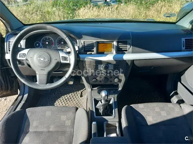 Usado Opel Vectra Elegance 120 CV (88 kW) 2005 Negro Berlina