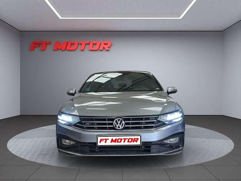 Usado VW Passat R-line 190 CV (139 kW) 2020 Gris / plata Berlina
