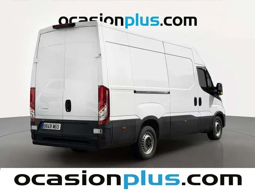 Usado Iveco Daily 156 CV (114 kW) 2023 Blanco Van