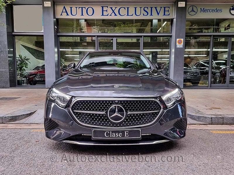 Gris / plata Usado 2024 Mercedes E300 Berlina | 53.990 € (Buen precio) - Imagen 1/4