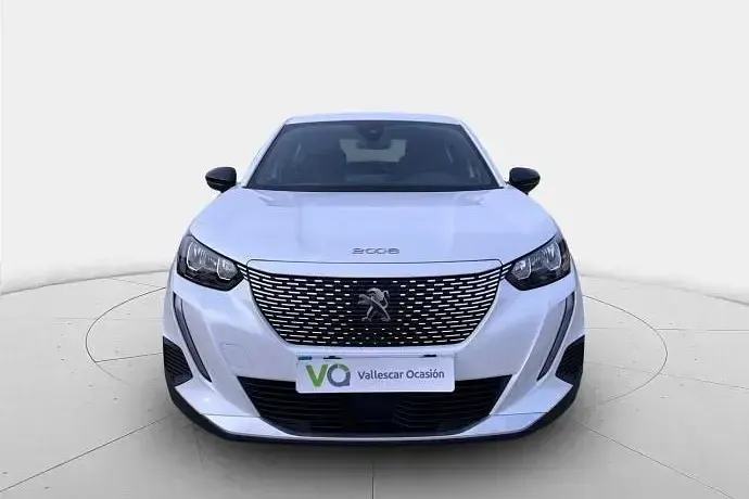 Usado Peugeot e-2008 Active 100 kW (136 CV) 2023 Plateado SUV