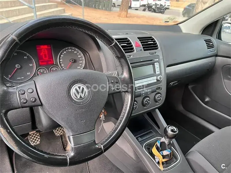 Usado VW Golf V Highline 105 CV (77 kW) 2007 Negro Berlina