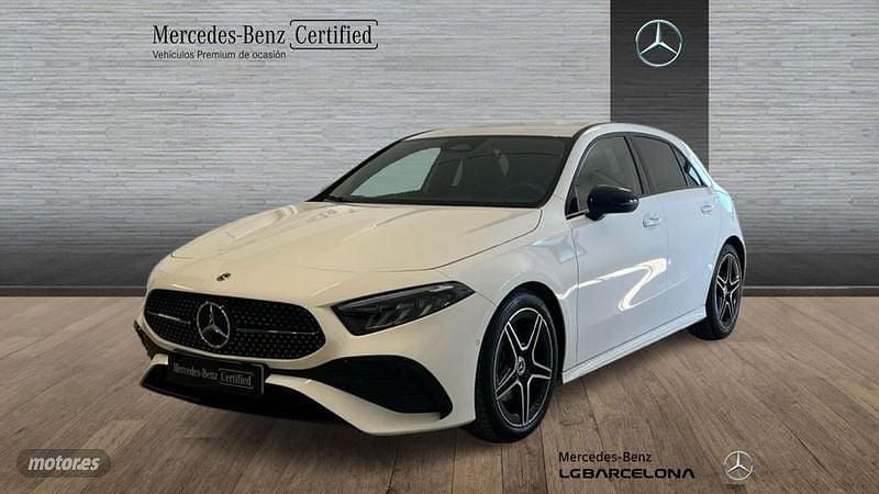 Blanco Usado 2024 Mercedes A180 AMG line Berlina | 31.900 € (Precio justo) - Imagen 1/4