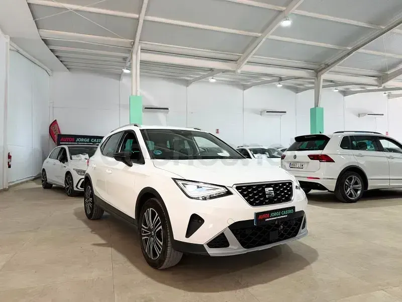 Usado Seat Arona Xperience 110 CV (80 kW) 2022 Blanco SUV