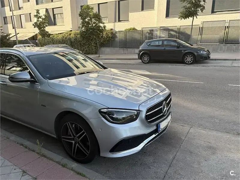 Usado Mercedes E300 306 CV (225 kW) 2021 Gris / plata Familiar