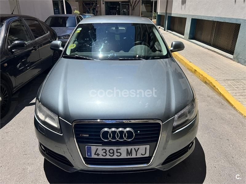 Gris / plata Usado 2009 Audi A3 Ambiente Berlina | 7300 € (Precio justo) - Imagen 1/4