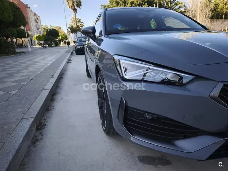 Usado Cupra Leon 245 CV (180 kW) 2021 Gris / plata Familiar