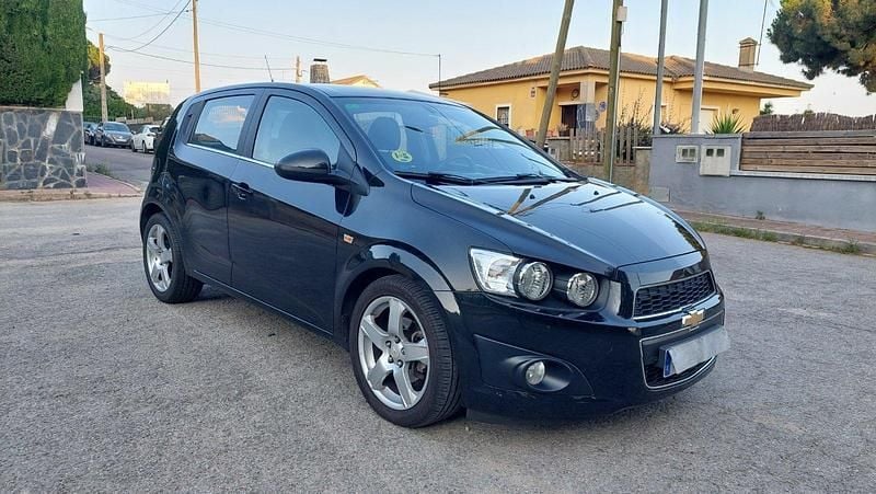Usado Chevrolet Aveo LTZ 90 CV (66 kW) 2012 Negro