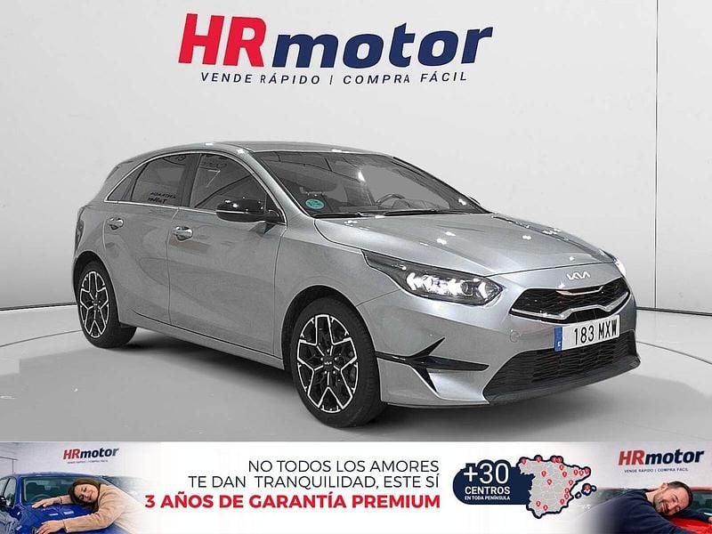 Usado Kia Ceed Style 101 CV (74 kW) 2025 Gris Utilitario