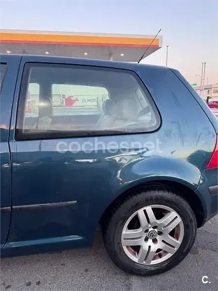 Usado VW Golf IV 105 CV (77 kW) 2002 Verde Berlina
