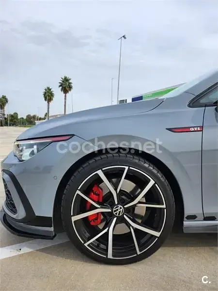 Usado VW Golf VIII GTI 245 CV (180 kW) 2020 Gris / plata Berlina