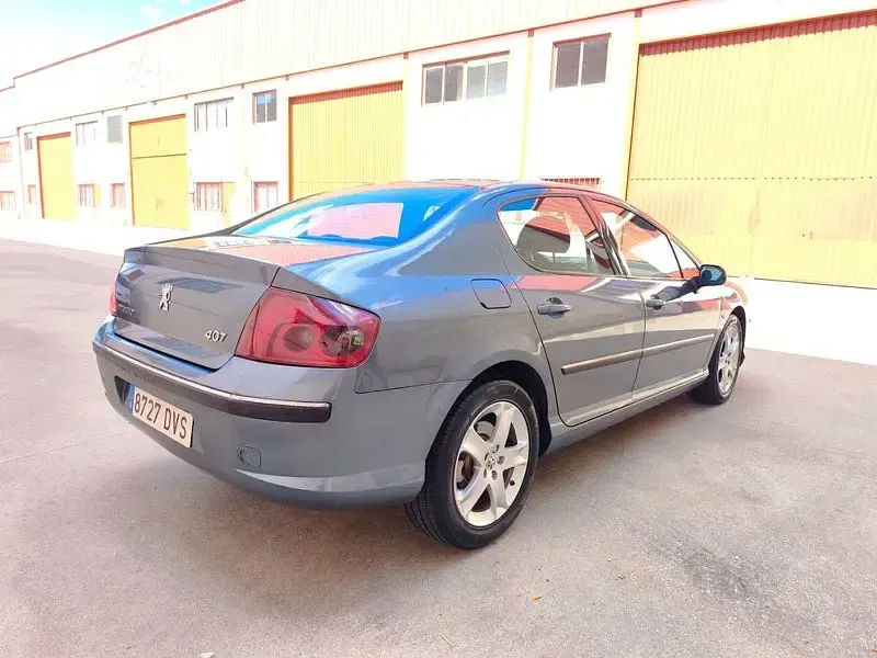 Usado Peugeot 407 136 CV (100 kW) 2006 Gris / plata Berlina