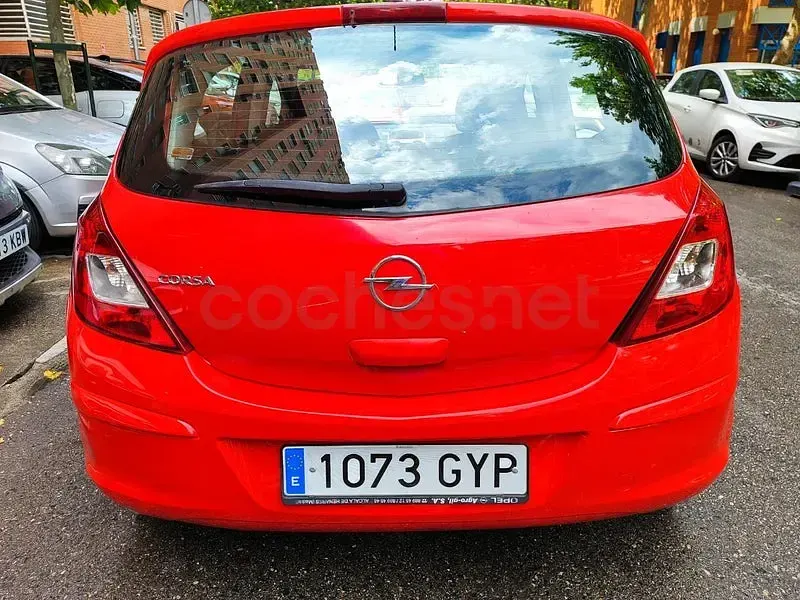 Usado Opel Corsa Cosmo 100 CV (73 kW) 2010 Rojo Utilitario