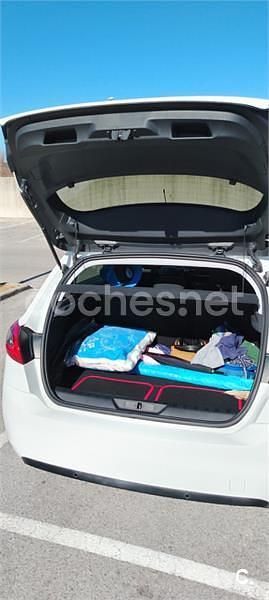 Usado Peugeot 308 Style 100 CV (73 kW) 2018 Blanco Berlina