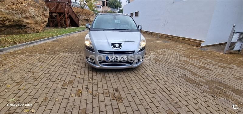 Usado Peugeot 5008 Premium 112 CV (82 kW) 2012 Gris / plata Monovolumen
