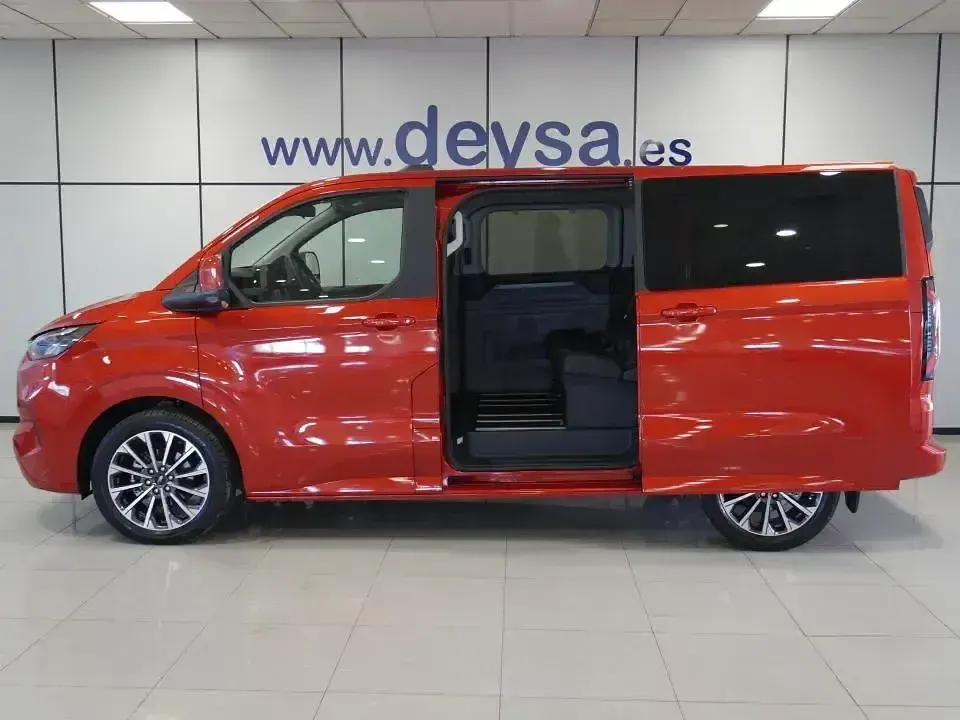 Nuevo Ford Tourneo Titanium X 170 CV (125 kW) 2026 Rojo Monovolumen