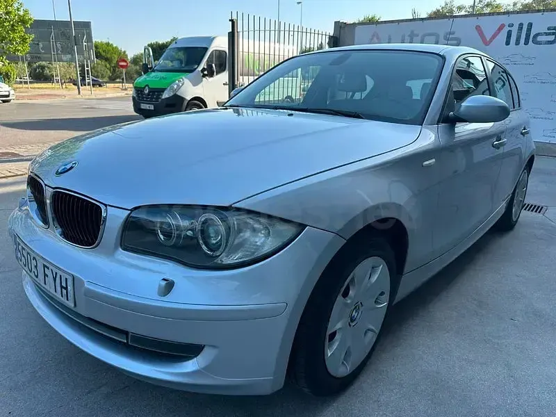 Usado BMW 118 129 CV (94 kW) 2007 Gris / plata Utilitario