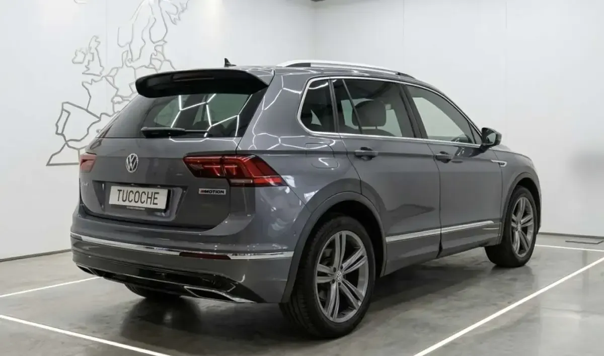 Usado VW Tiguan Allspace Sportline 200 CV (147 kW) 2021 Gris / plata SUV
