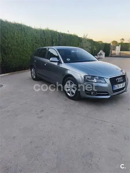 Usado Audi A3 Ambiente 105 CV (77 kW) 2011 Gris / plata Utilitario