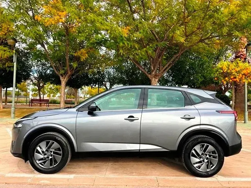Usado Nissan Qashqai Acenta 158 CV (116 kW) 2022 Gris / plata SUV