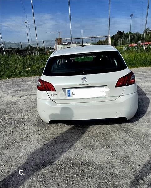 Usado Peugeot 308 Allure 130 CV (95 kW) 2014 Blanco Berlina