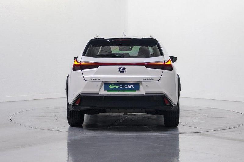 Usado Lexus UX 250h Executive Line 152 CV (111 kW) 2019 Blanco SUV