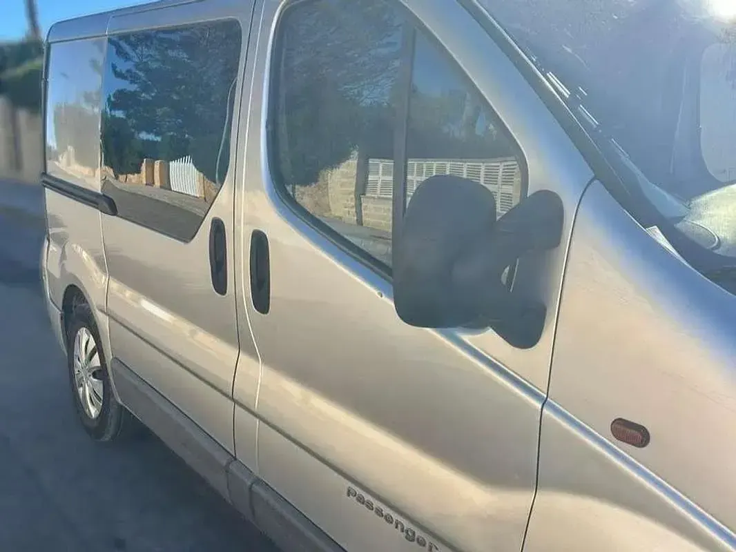 Begagnad Renault Trafic Privilege 145 HK (106 kW) 2007 Grå Minibuss