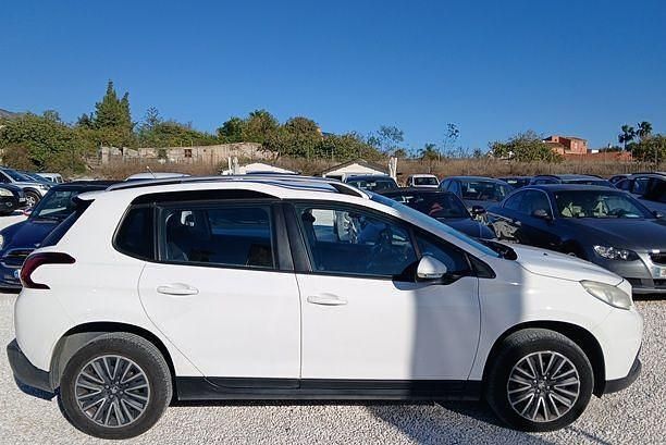 Usado Peugeot 2008 Active 100 CV (73 kW) 2016 Blanco SUV