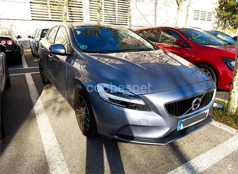 Usado Volvo V40 Momentum 120 CV (88 kW) 2017 Azul Berlina