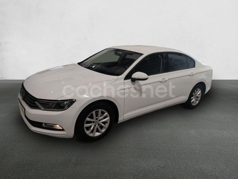 Blanco Usado 2019 VW Passat Advance Berlina | 15.900 € (Precio justo) - Imagen 1/4