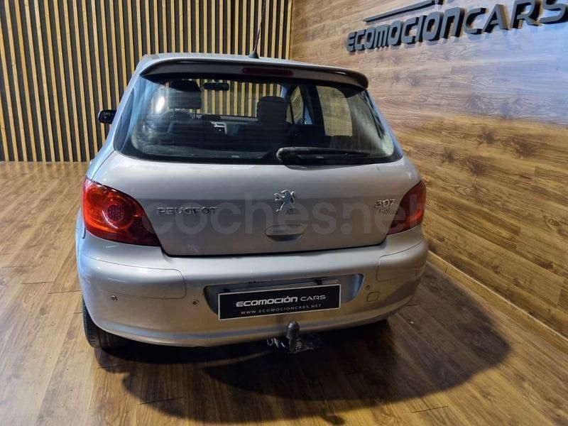 Usado Peugeot 307 90 CV (66 kW) 2002 Gris / plata Berlina