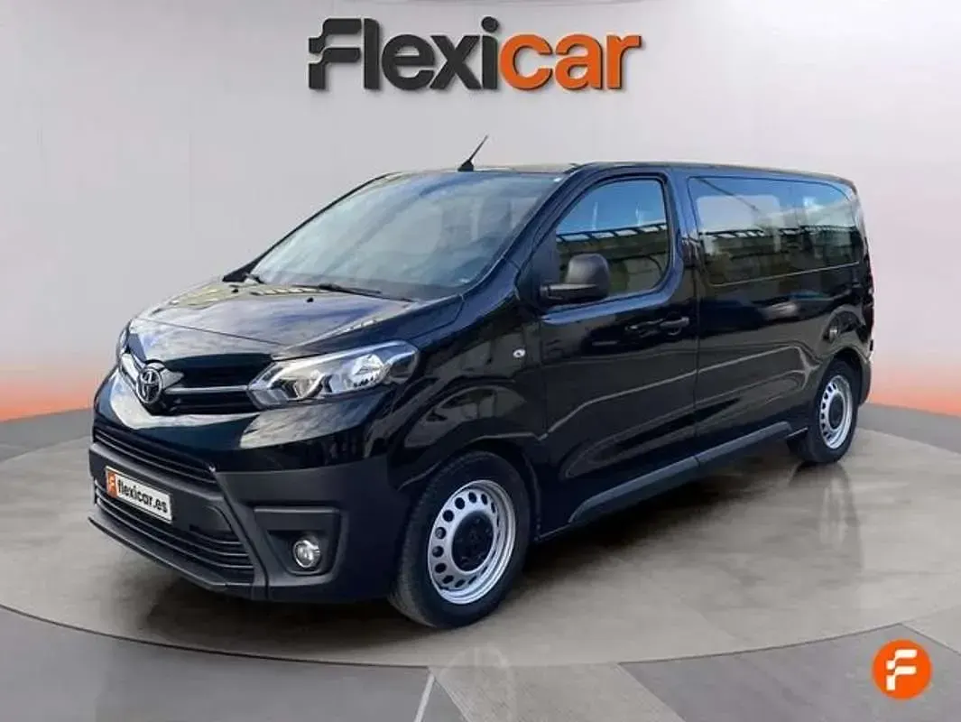 Käytetty Toyota Proace Comfort 120 HP (88 kW) 2023 Musta Tila-auto