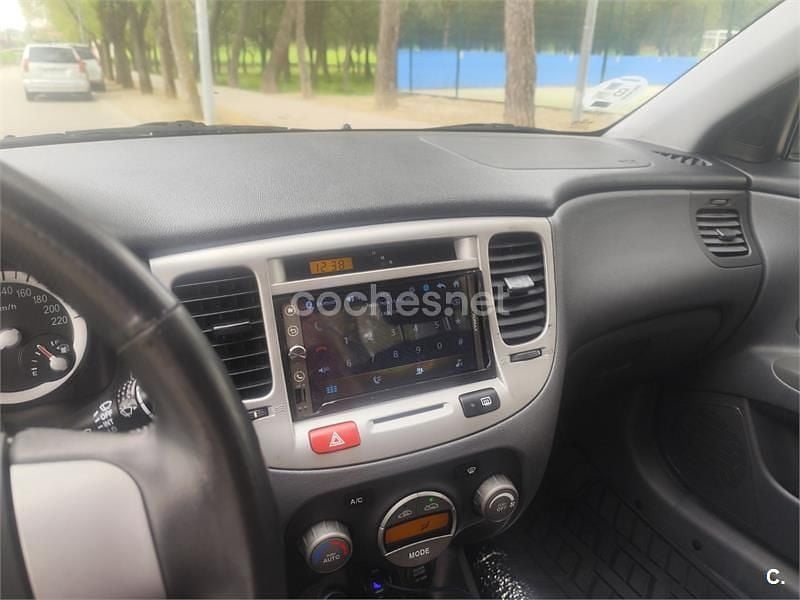 Usado Kia Rio 110 CV (80 kW) 2007 Azul Berlina