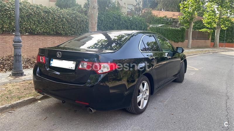 Negro Usado 2009 Honda Accord Executive Berlina | 10.500 € (Precio justo) - Imagen 1/4