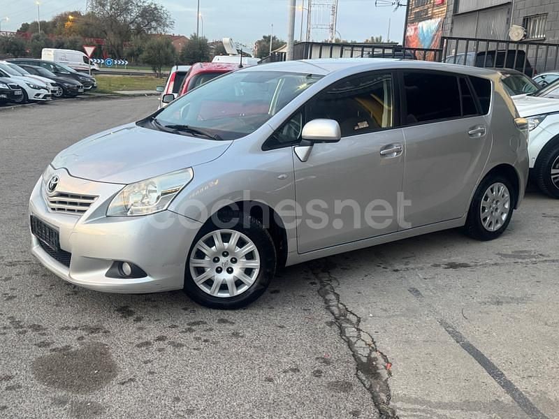 Gris / plata Usado 2011 Toyota Verso Multidrive S Monovolumen | 7900 € (Precio justo) - Imagen 1/4