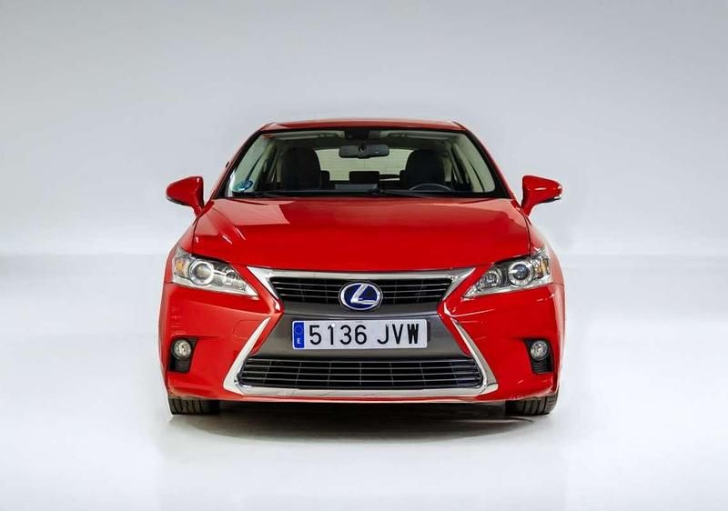 Usado Lexus CT200h 136 CV (100 kW) 2016 Rojo Utilitario