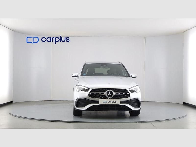 Usado Mercedes GLA180 136 CV (100 kW) 2021 Plata iridio (metalizado) SUV