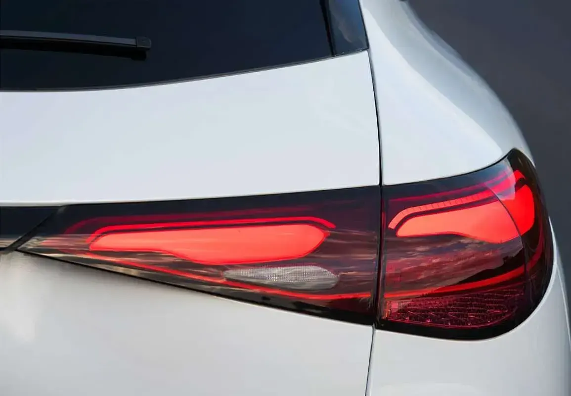 Usado Mercedes GLC300e 333 CV (244 kW) 2024 Negro SUV
