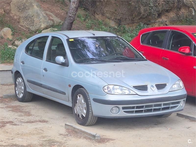 Usado Renault Mégane II Expression 80 CV (58 kW) 2002 Gris / plata Berlina