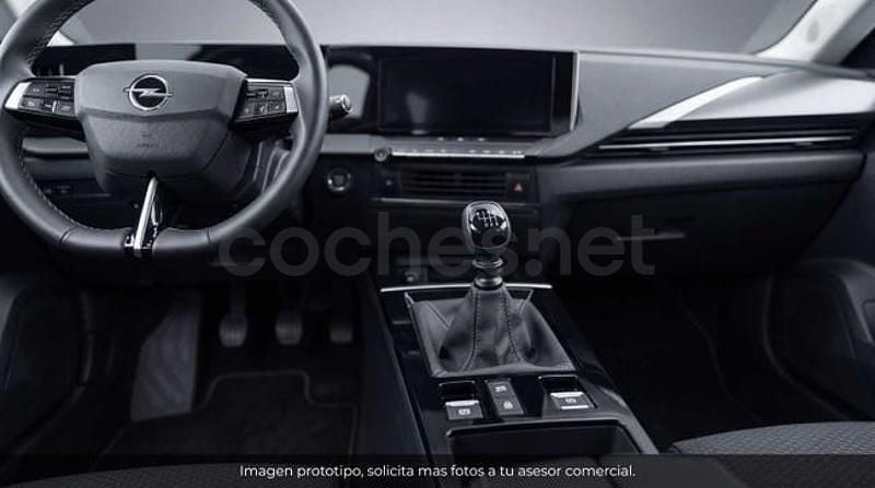 Usado Opel Astra Edition 130 CV (95 kW) 2024 Gris / plata Berlina