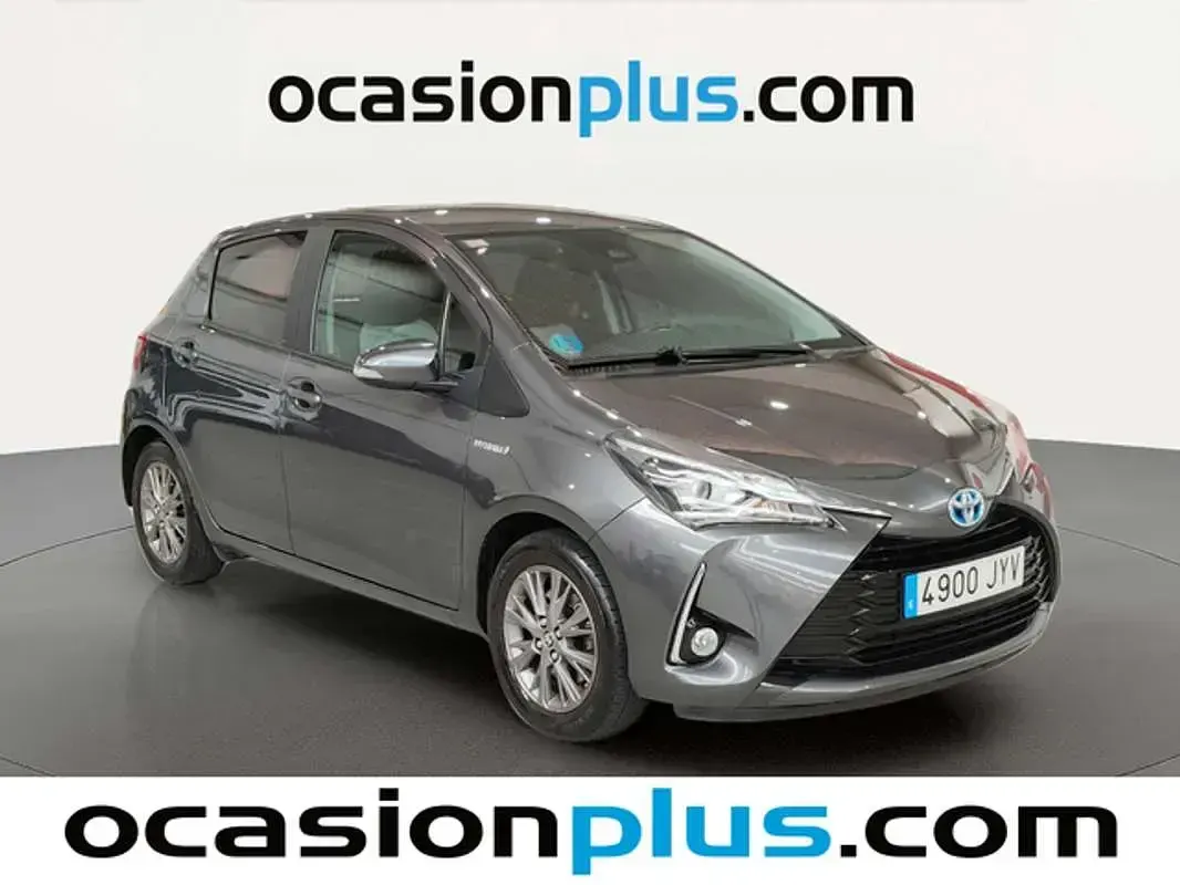 Usado Toyota Yaris Hybrid Active 99 CV (72 kW) 2017 Gris Utilitario