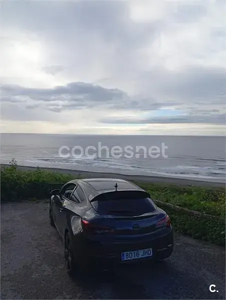 Usado Opel Astra GTC 195 CV (143 kW) 2015 Negro Berlina