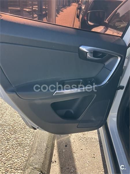 Usado Volvo XC60 R-Design Momentum 136 CV (100 kW) 2013 Blanco SUV