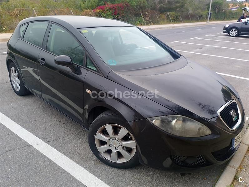 Usado Seat Leon Sport 102 CV (75 kW) 2008 Negro Utilitario
